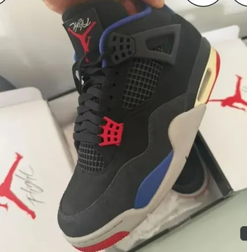 Tênis Jordan 4