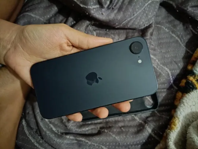 iPhone 16e 5 mês de uso 