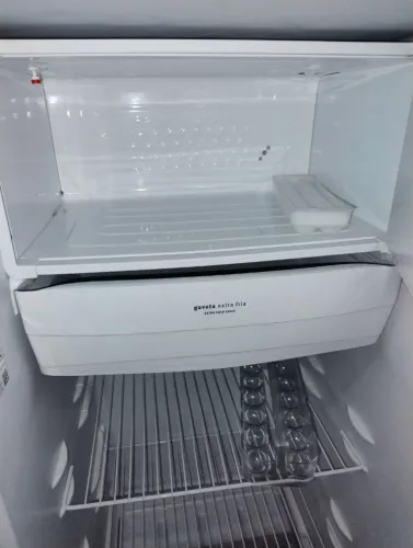 Geladeira Eletrolux 220v com 240litroa super nova