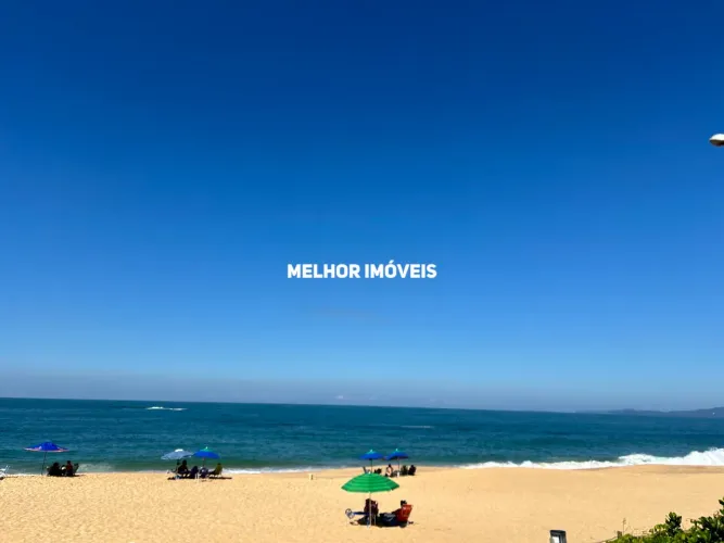Terreno á venda na Praia do Estaleiro
