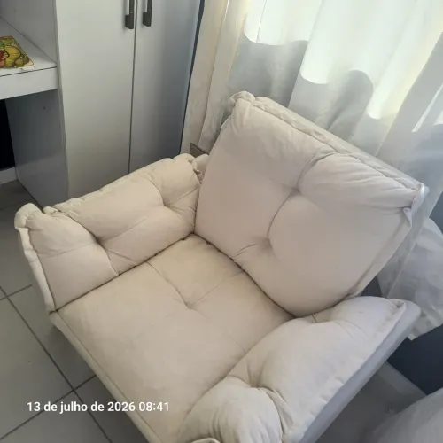 Poltrono de Amamentação, puf e almofada