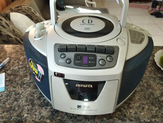 Som portátil Aiwa