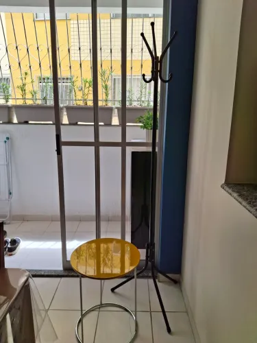 Kit Cabideiro e Mesa de Cabeceira