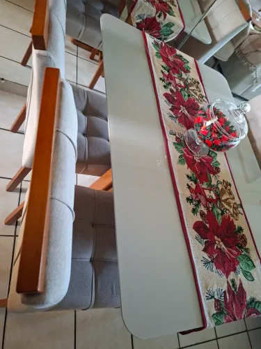 Belíssima Sala de Jantar nova .Madeira e vidro laqueado