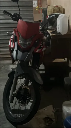 Vendo xre 300 vermelha *90