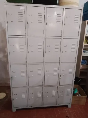 Armário de aço 16 Portas em ótimo estado