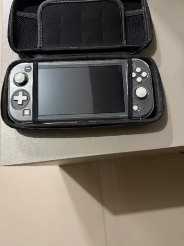 Nintendo Switch Lite Cinza + Case