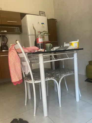 Vendo mesa 4 cadeiras, simi nova
