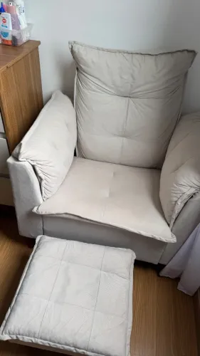 Poltrona amamentação com puff