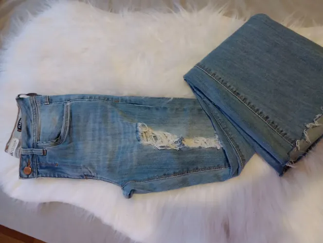 2 Calças jeans semi novas 36 peças lindas veste super bem... Envio imediato