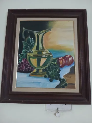 Quadro decorativo,pintura manual,moldura  de madeira escura,,natureza morta