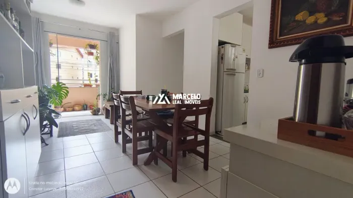 VENDO APARTAMENTO 1º ANDAR COM 3 QUARTOS SENDO 1 SUÍTE, DENTRO DE CONDOMÍNIO FE