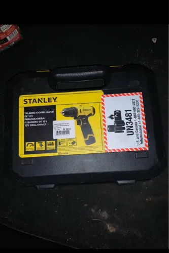 Vendo furadeira/parafusadeira Stanley 12V, modelo SCD10D2K.