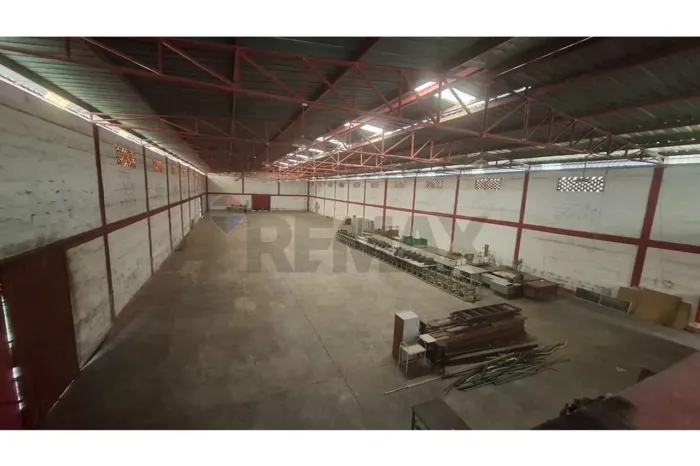 ÁREA COMERCIAL E INDUSTRIAL DE 13.560 m² COM GALPÃO DE 1.300 m² OPORTUNIDADE PARA GRANDES