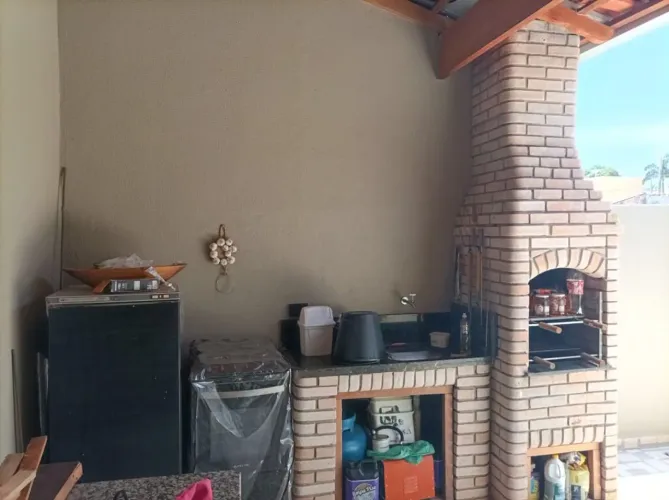 CASA À VENDA - ZONA LESTE DE LONDRINA - JARDIM MONTECATINI