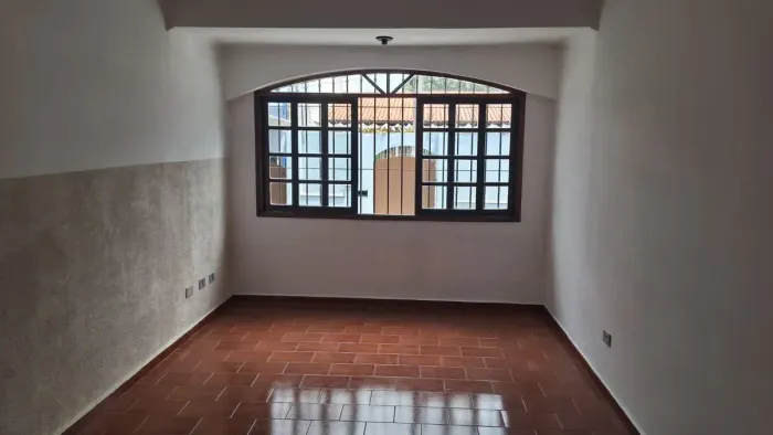 Alugue Casa para fins comerciais no centro da cid dutra- sp