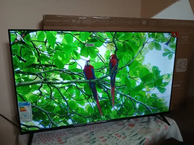 Smart tv tcl 43 polegadas QLED semi nova no plástico !