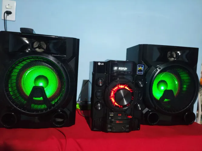 Som LG Xboom TOP! 650W RMS ! Bluetooth,USB,Aux Com Controle!