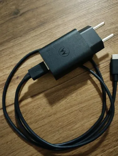 V/carregador original Motorola de celular turbo 20 por 60 reais para vir retirar ok