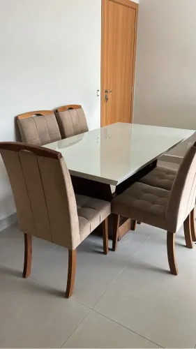 Mesa Jantar de 6 lugares intacta