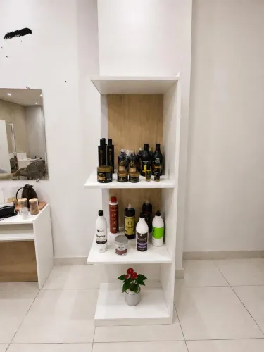 Estante de estilo industrial em MDF