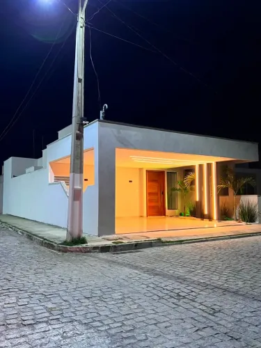 Casa reformada de 2/4 sendo 1 suíte com closet e ar condicionado na suíte