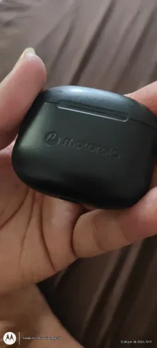Fone de ouvido Bluetooth Motorola motobuds 065 original 6 horas mais 12 horas estojo