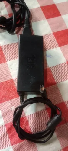 Fonte para caixa JBL extreme 1 e 2 de 19 volts e 3 amperes