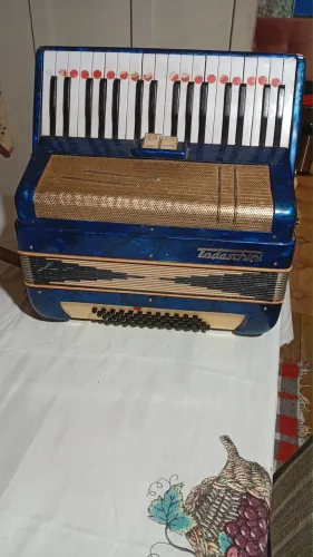 Gaita 40 baixos , marca Todeschini