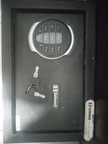Cofre eletrônico com chaves extras