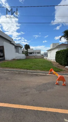 LOTE NO CONDOMÍNIO VALE DOS PÁSSAROS
