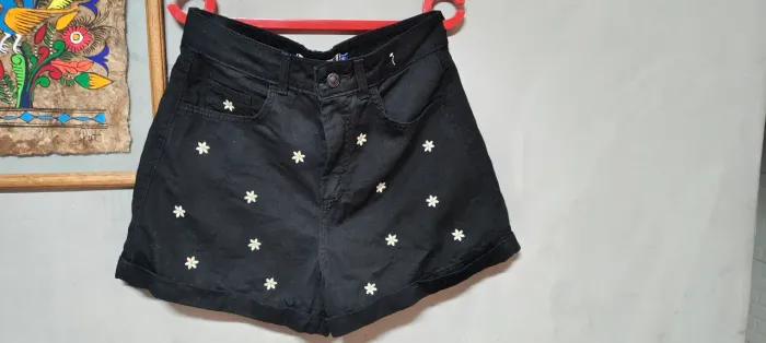  Shorts Jeans Preto C&A com Bordado (Tam 40) - Estado de Novo