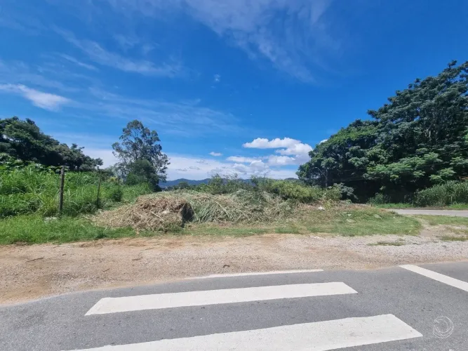 Terreno com 668,90m² na Agronômica