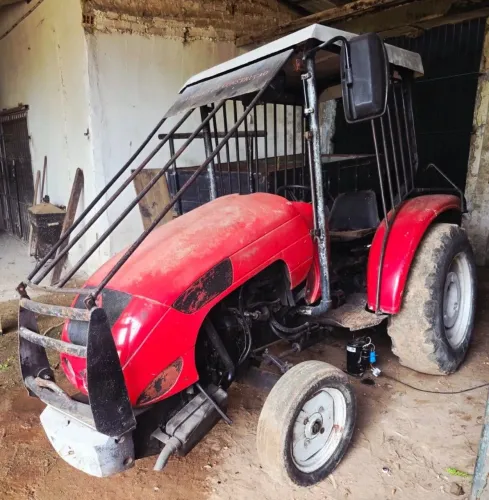 TRATOR AGRALE 4230 + CARROCERIA 