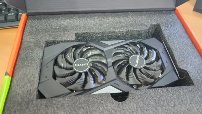 RTX 2060 Gigabyte 6gb semi nova com caixa