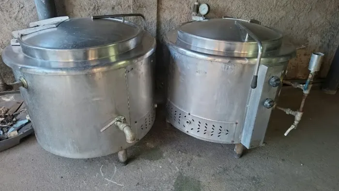Caldeirão Industrial usado. 200 Litros. Valor: 15.000,00 reais cada.