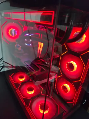 PC GAMER HIGH-END Ryzen 7 9800X3D + RTX 5070 Ti 16GB + 32GB DDR5 6000MHz