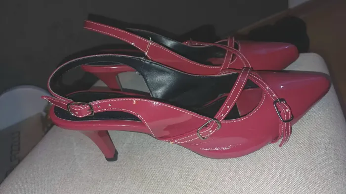 Sapato Scarpin Feminino Mule Bico Fino Detalhe Fivela Marsala 