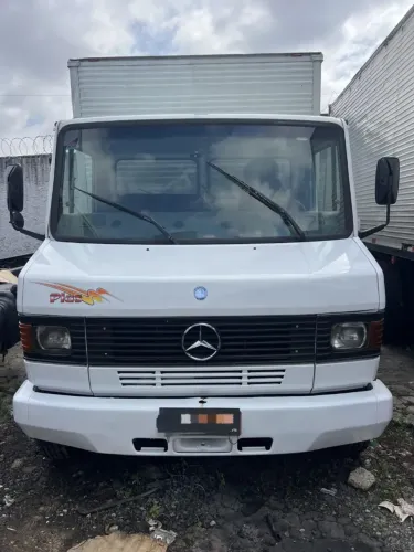 Caminhão Mercedes-bens 710 Plus