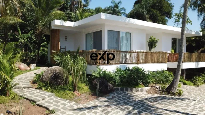Pousada Boutique Exclusiva à Venda em Ilhabela, SP - Porteira Fechada -
