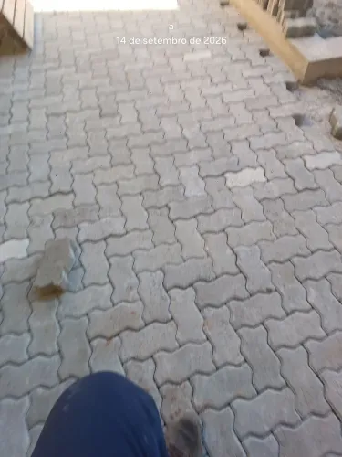 Só pedreiro eu trabalho com tudo da área de acabamento 