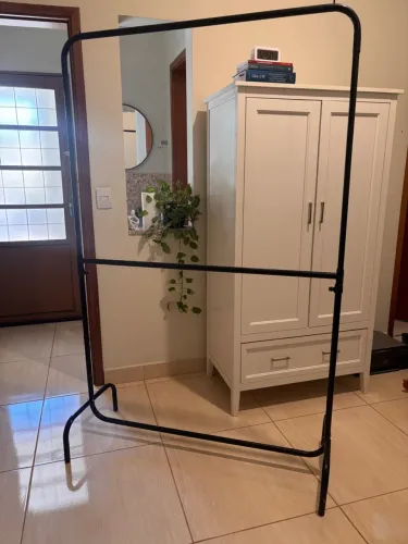 Arara de roupas de ferro