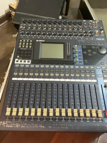 Mesa de som  digital Yamaha 01v96 