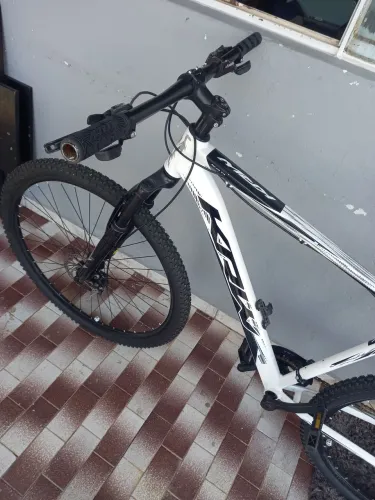 Vendo bike semi nova , muito top com nota fiscal
