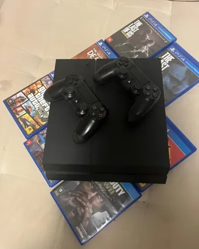 PS4 Fat 500 GB com controles e jogos originais