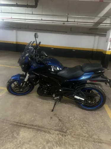 Vendo Ágio: Bajaj Dominar 400 (2025/2025) Azul + Banco Pedrinho