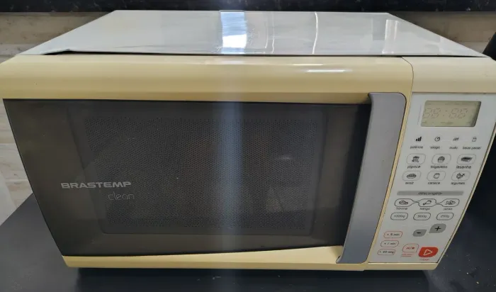 Micro-ondas Brastemp da linha Clean