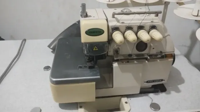 *****MAQUINA DE COSTURA INTERLOQUE EM PERFEITO ESTADO*****