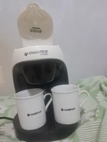Cafeteira eleyrica,Cadence com coador,duas xicaras,pouco uso.Pata um cafe rapido.Perfeito