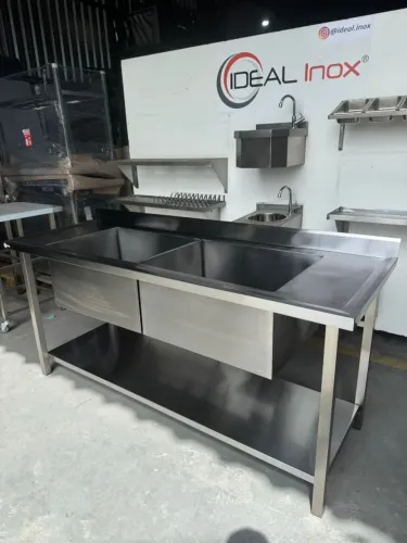 Pia em inox com cuba tanque